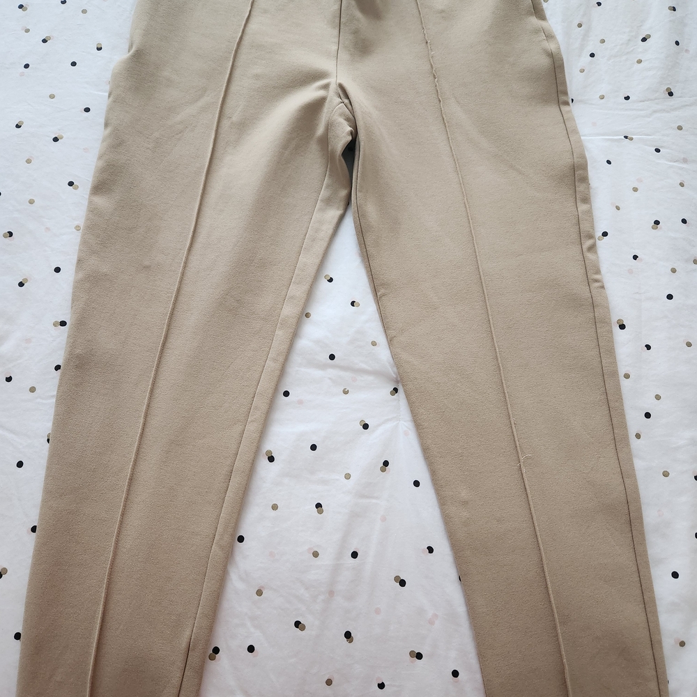 Lilly Pulitzer Tan Leggings with Sleek Design